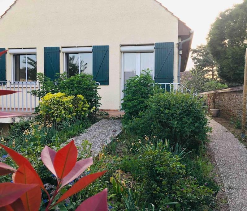 Coquet Dans Maison Individuelle *